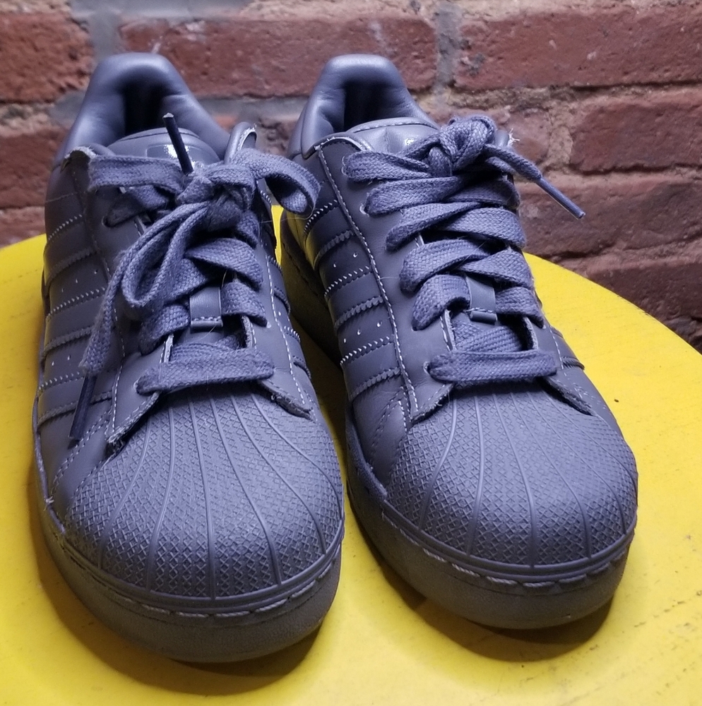 Womens Adidas sneakers